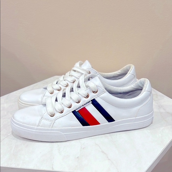 🔥Tommy Hilfiger White Sneakers with Red and Blue Stripes🔥 - Picture 1 of 4
